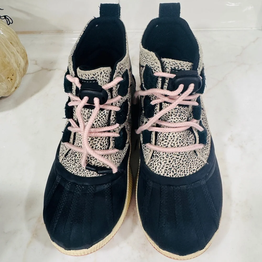 3Y Sorel Kids Black, Pink & Tan Leopard Rain + Snow Boots